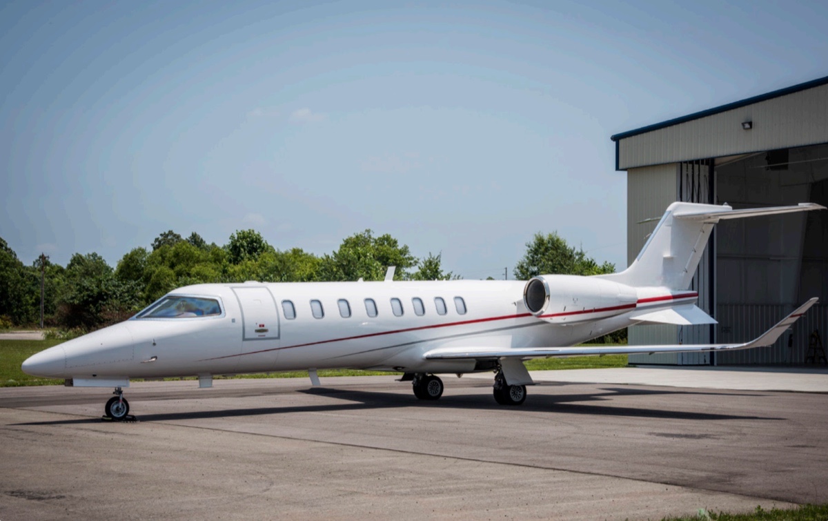 Learjet 75 charter private jet exterior thumbnail 2