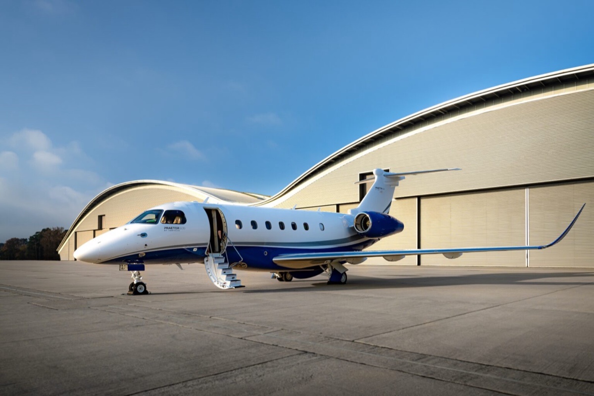 Praetor 600 charter private jet exterior thumbnail 4